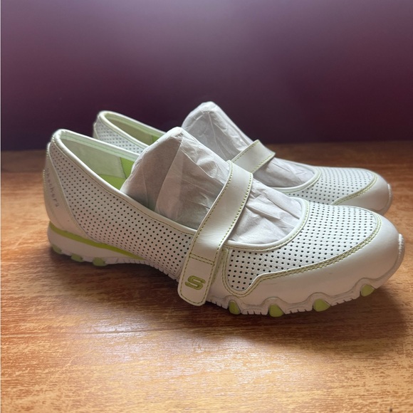 Y2K Skechers White and Green Sporty Mary Jane Sneakers - Picture 14 of 14